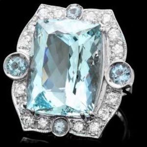 22ct Diamond and aquamarine ring size 8.